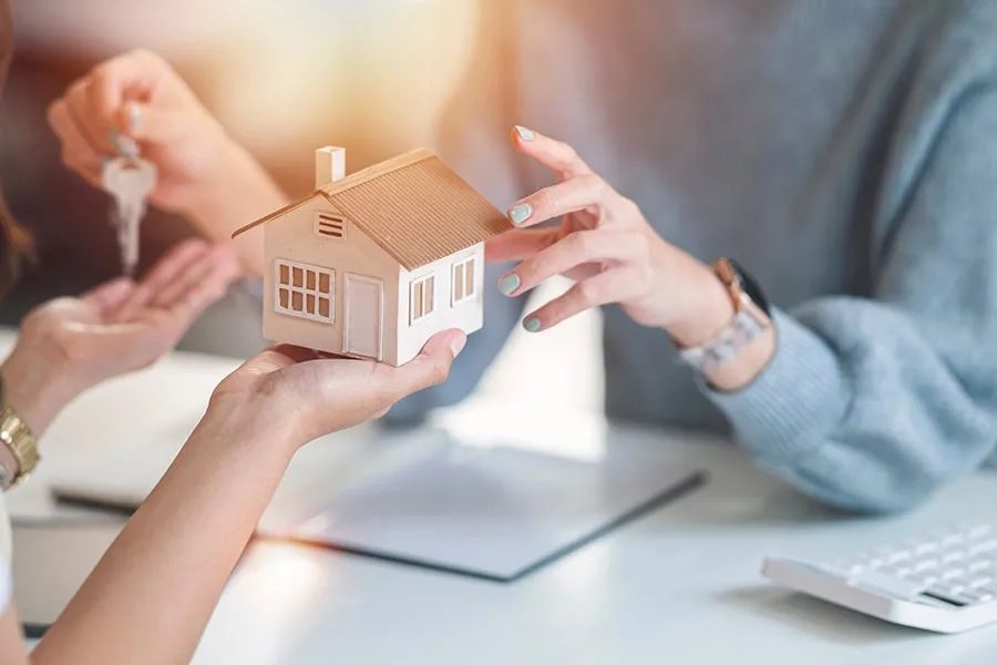 Immobiliendienstleistungen, die beim Kauf und Verkauf von Häusern benötigt werden