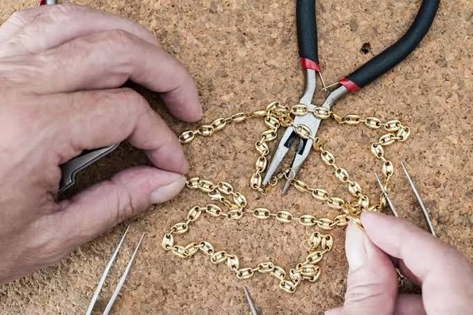 The 5 best chain repair services in Hameln – Professionally replace broken chains and clasps